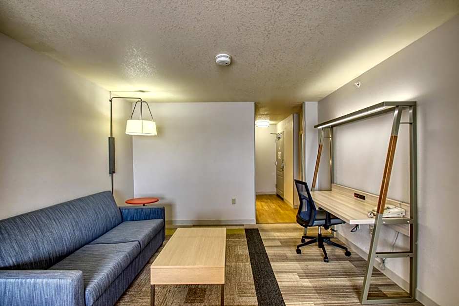 Holiday Inn Express Hotel & Suites Milwaukee Airport By IHG