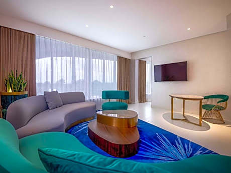 Gem King Suite with Forest View