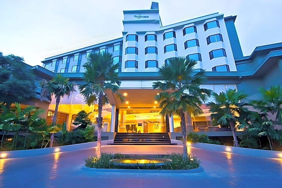 Grand Riverside Hotel