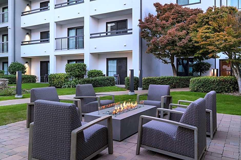 Courtyard by Marriott Bakersfield