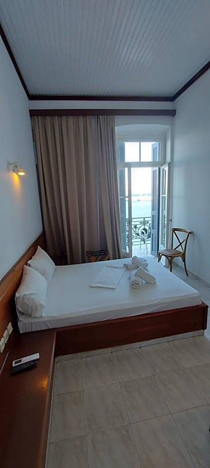 Leonidas Hotel