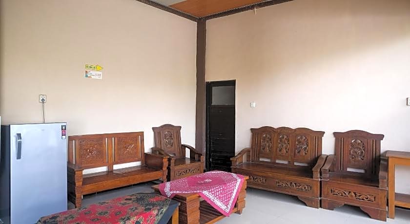 RedDoorz Syariah near Flyover Palur