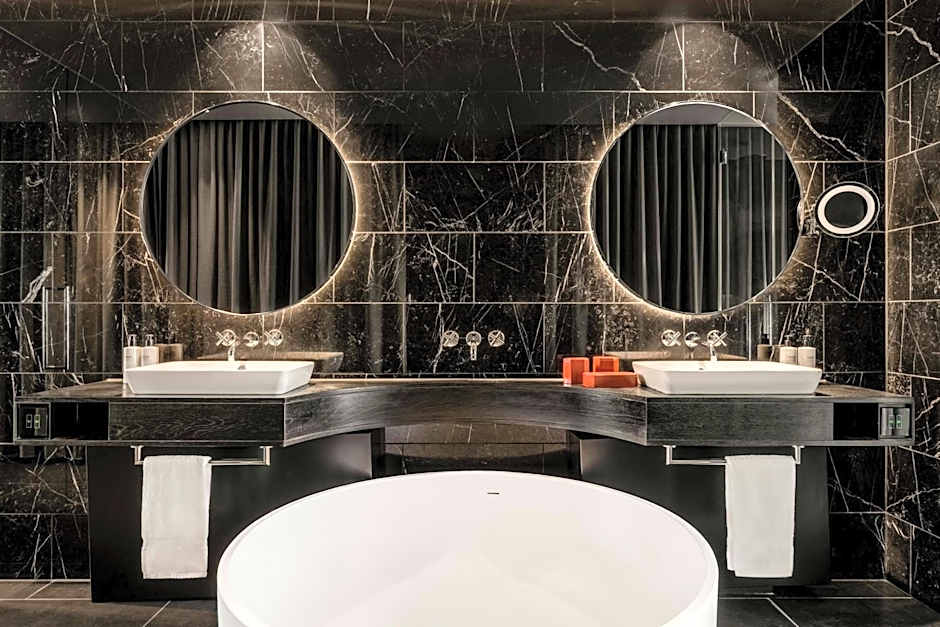 Roomers Munich, Autograph Collection by Marriott