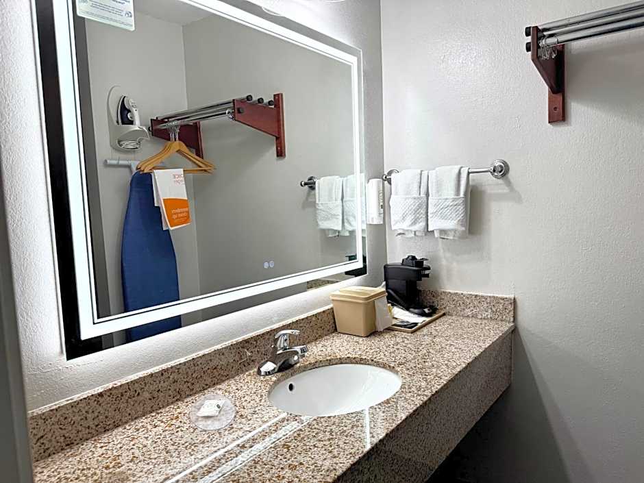 Quality Inn & Suites Greenville I-65