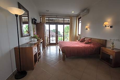 Superior Double Room with Partial Ocean View