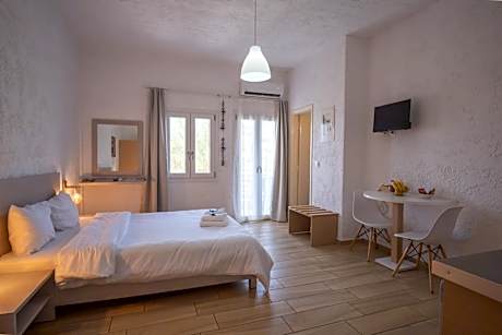 Deluxe Triple Room with Sea View