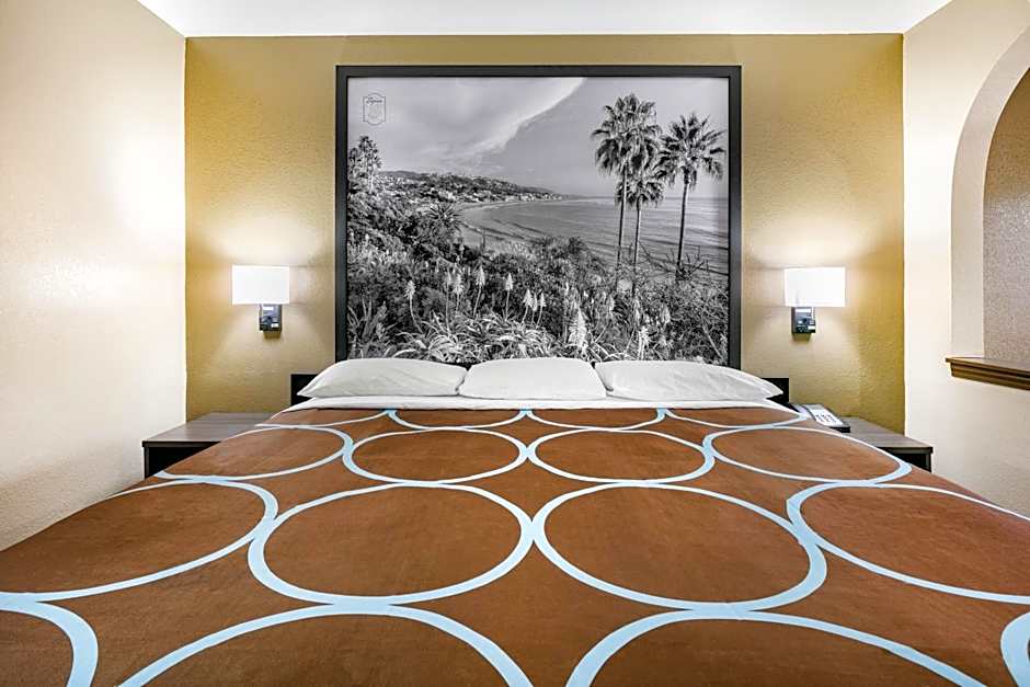 Super 8 by Wyndham Moss Point