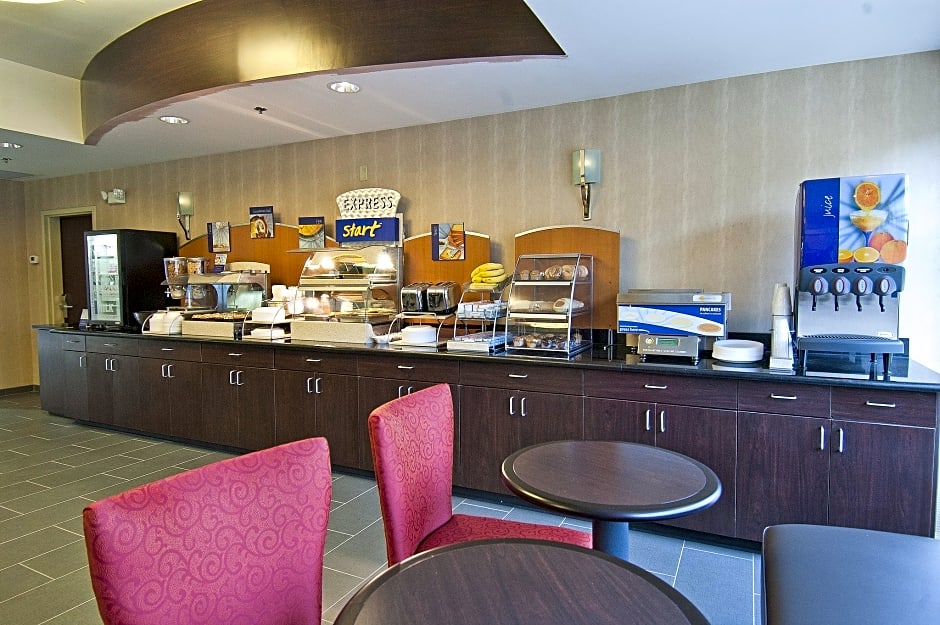 Holiday Inn Express & Suites Jackson/Pearl International Airport By IHG
