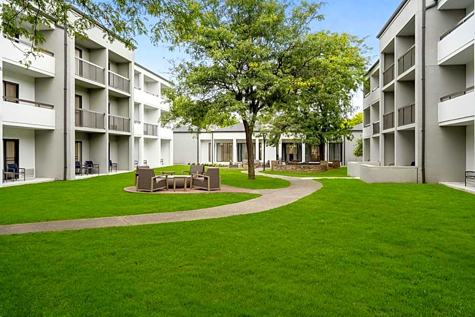 Courtyard By Marriott Detroit Metro Airport Romulus