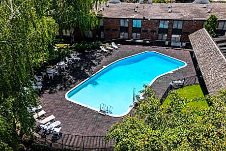 Fireside Inn & Suites Portland