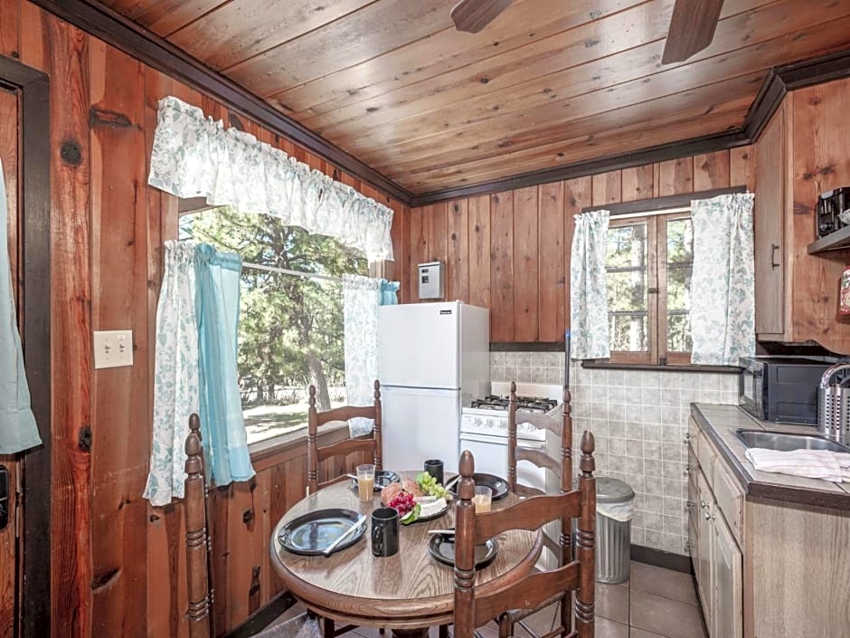 Tiny Two, 2 Bedrooms, Midtown, Sleeps 4