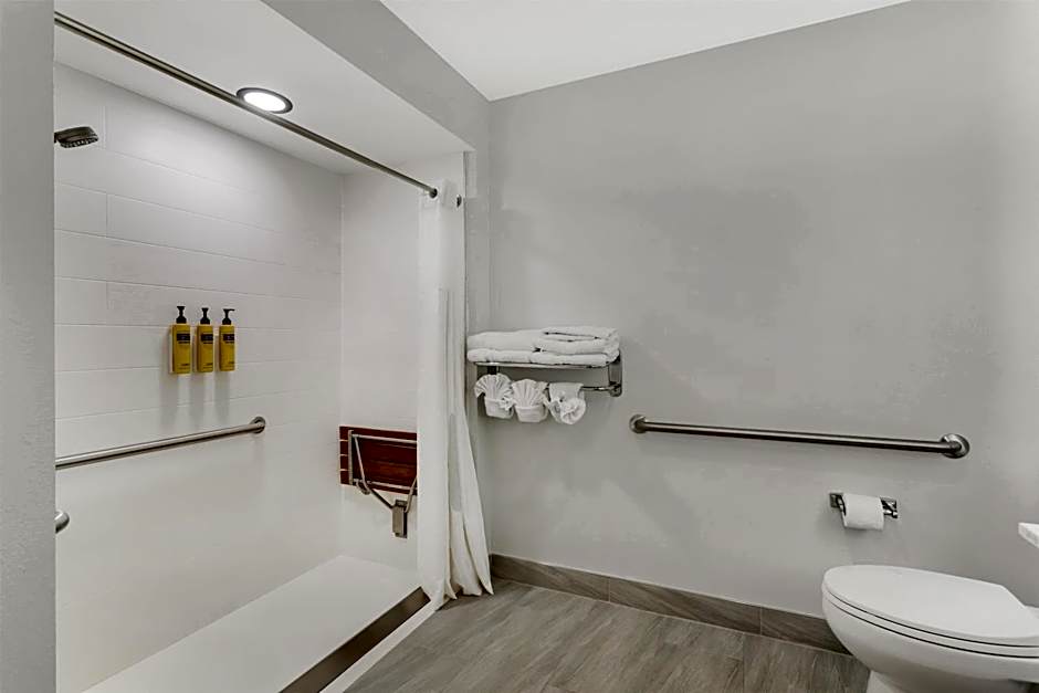 Best Western Plus First Coast Inn & Suites