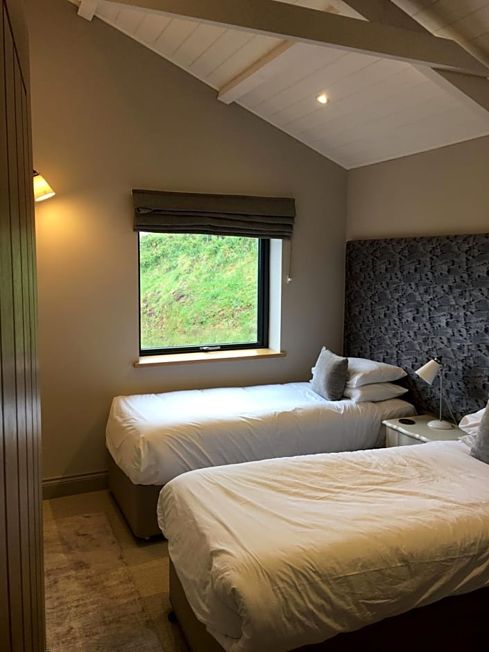 5 Luxury Lodge with beautiful views of the Taf Estuary