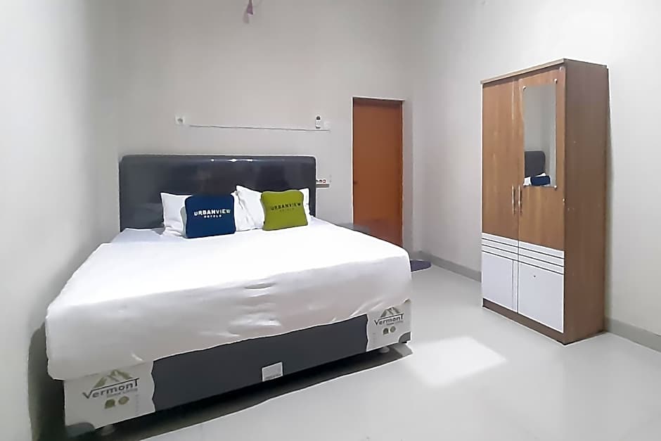 Urbanview Hotel Fira Syariah Muara Enim by RedDoorz