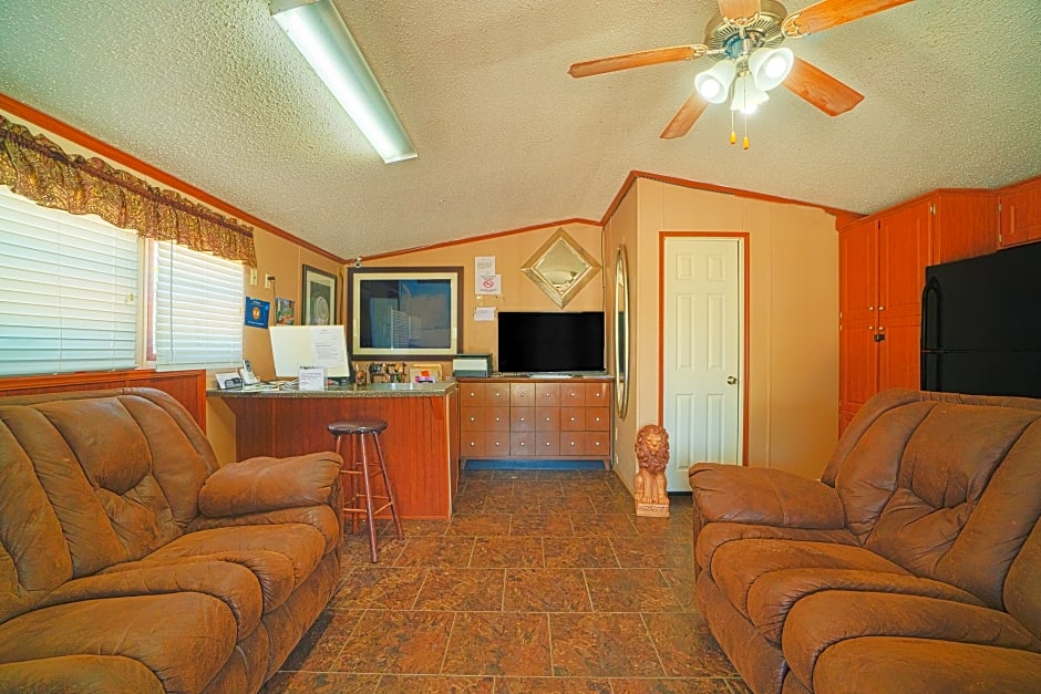 Grand Eagle Ford Lodge & RV Park
