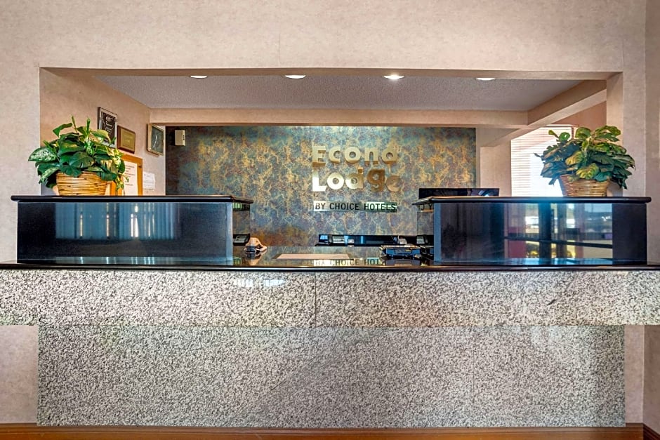Econo Lodge Inn & Suites Forest