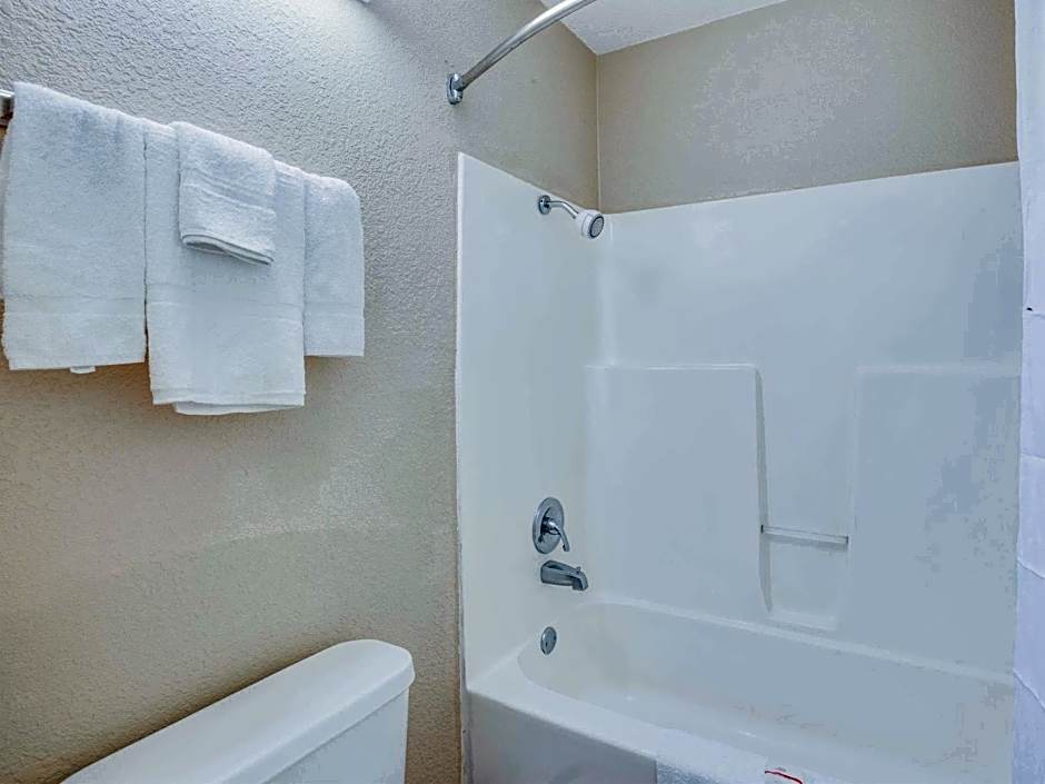 Days Inn by Wyndham Newport