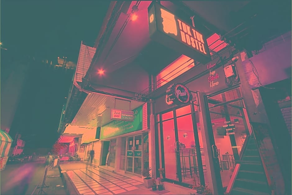 Tuk Tuk Hostel by ZUZU