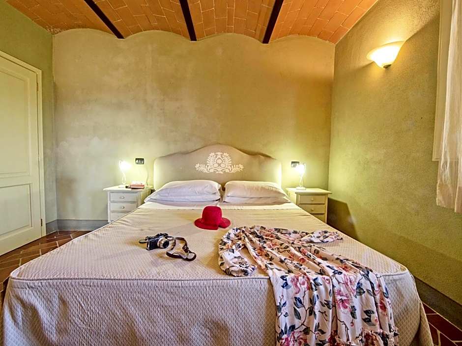 ISA-Residence with swimming-pool in Monteverdi Marittimo