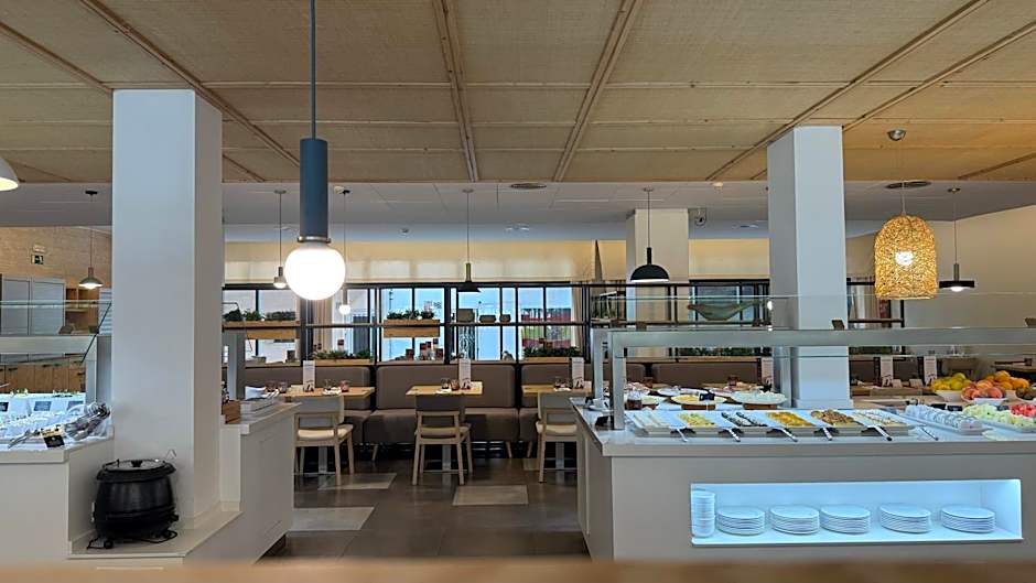 Aqua Hotel Bertran Park