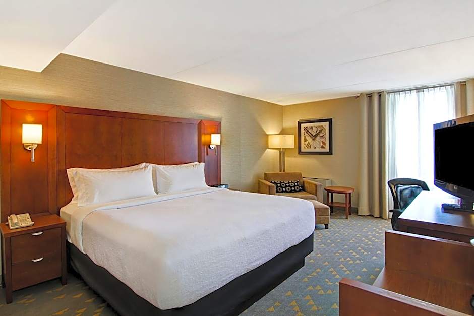 Holiday Inn Oakville Centre By IHG