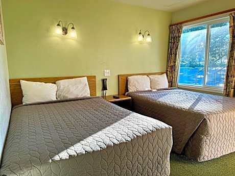 Double Room with Two Double Beds - Smoking