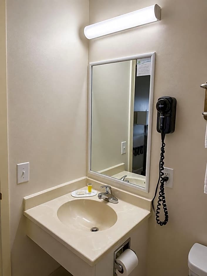 Super 8 by Wyndham Canandaigua