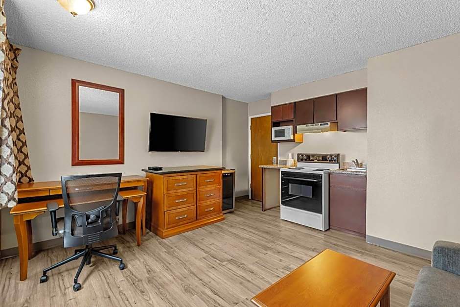 Rodeway Inn & Suites Portland West - Beaverton