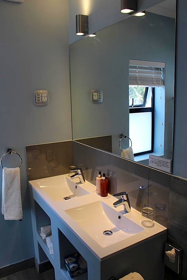 Whale Rock Luxury Lodge