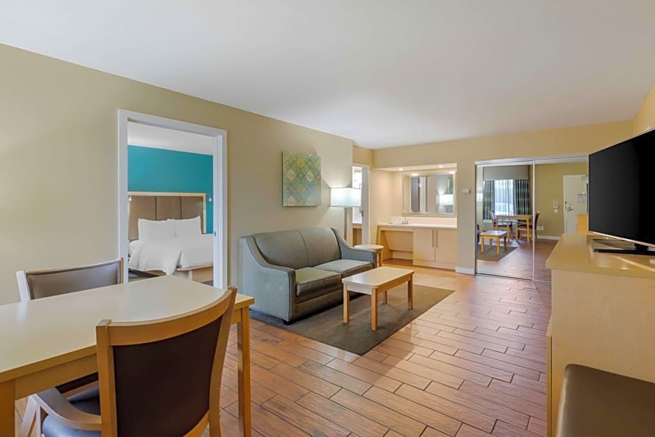 Best Western Plus South Coast Inn