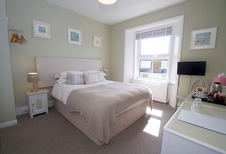 Cliff House B&B & The Moorings Apartments – Newquay