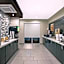 La Quinta Inn & Suites by Wyndham Fayetteville