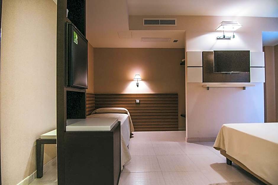 Photo 1 of 4 of Single Room