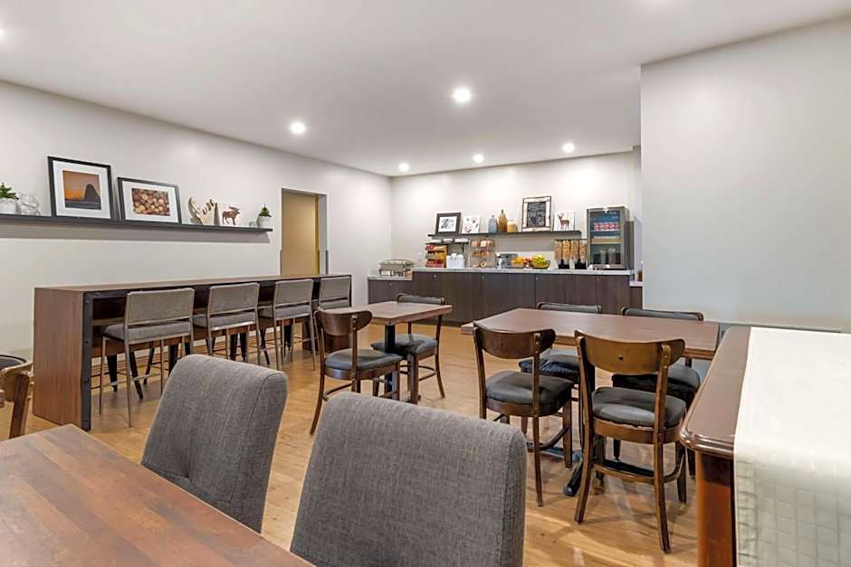 Villa Inn & Suites, SureStay Collection by Best Western