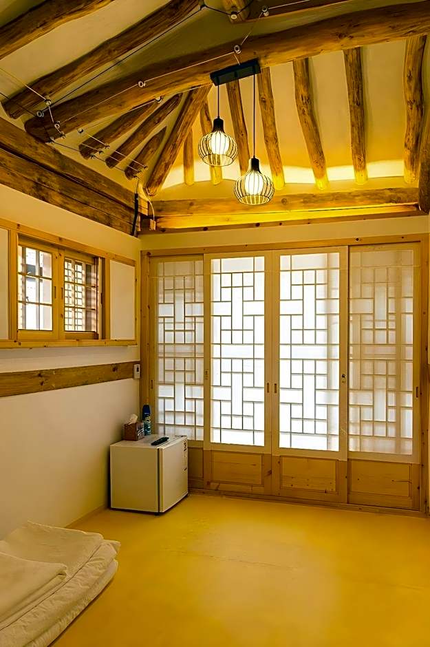 Gaeunchae Hanok Guesthouse Jeonju