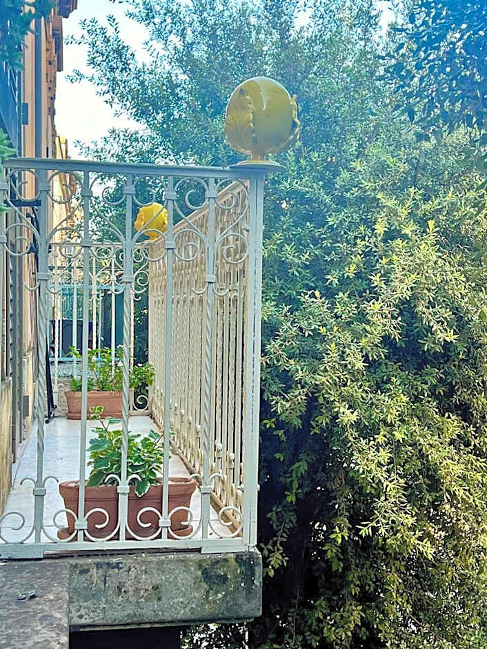 Eccelsoleccese Boutique B&B - steps from the Historic Center