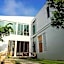 White Wall Riverfront Hotel