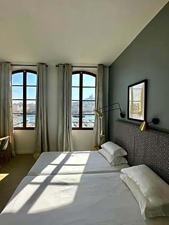 Superior Twin Room with Old Port View