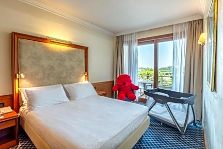 Standard Twin Room with Pool Access