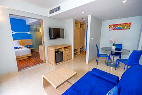 Junior Suite Room with Free Daily Cocktail