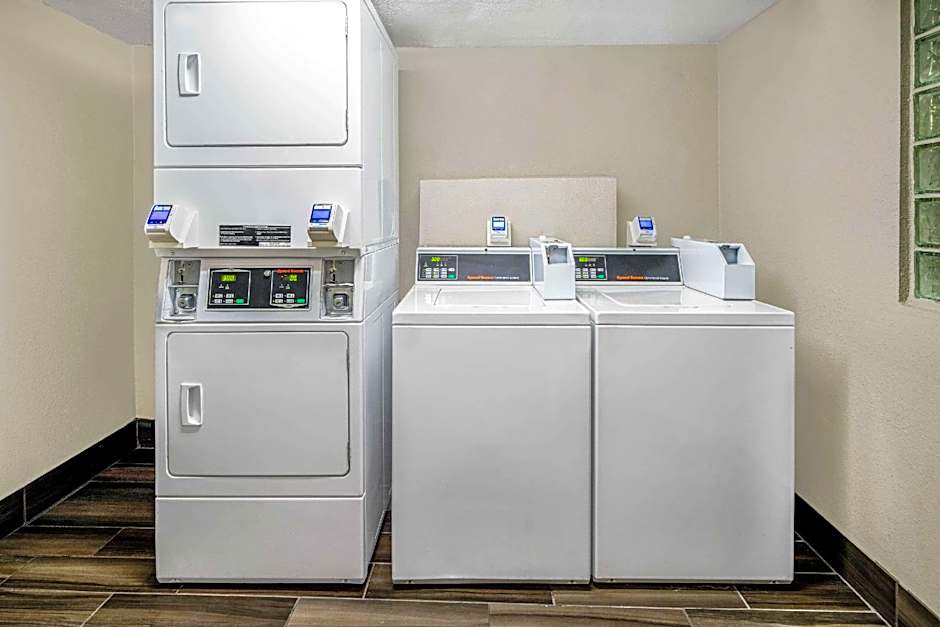 La Quinta Inn & Suites by Wyndham Anaheim Disneyland