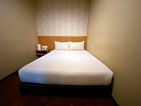 OYO 89752 7 DAYS EXPRESS HOTEL