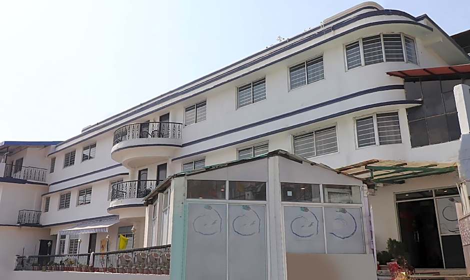 Treebo Mayur, Mall Road