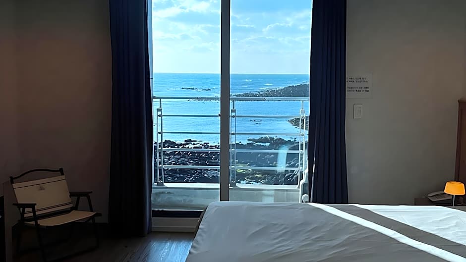 HOTEL52