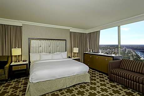 King Studio Suite with Spa Bath and Canadian/US Falls View