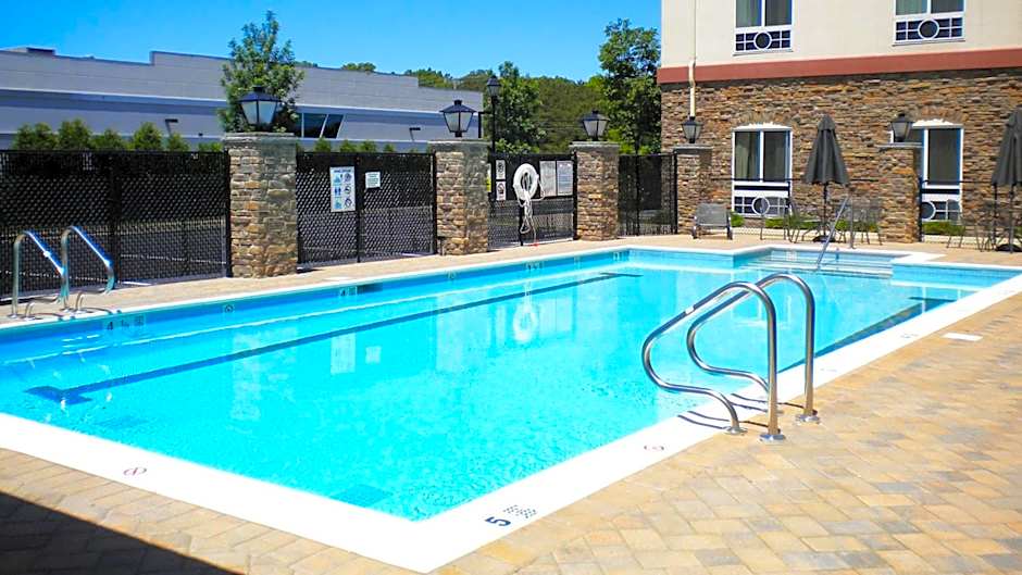 Holiday Inn Express Hotel & Suites East End By IHG