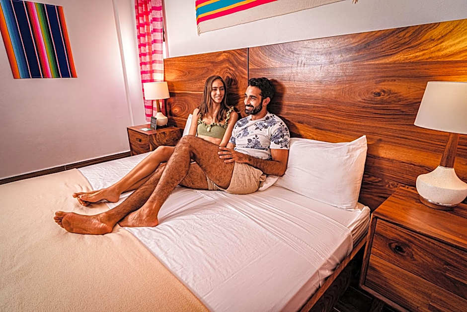 Nomads Party Hotel & Hostel