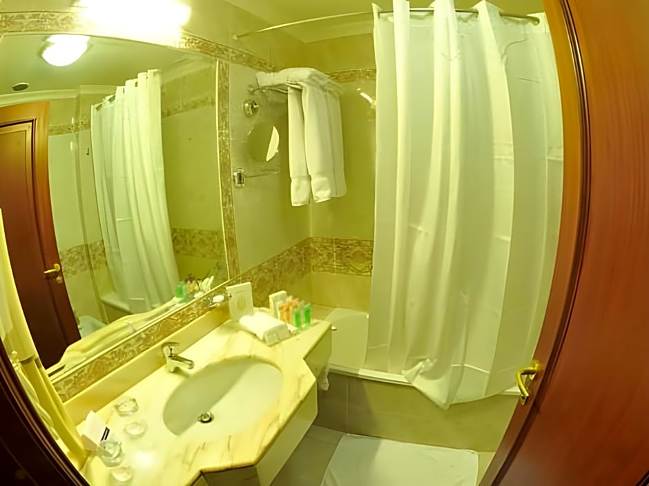 Golden Tulip Serenada Hamra Hotel