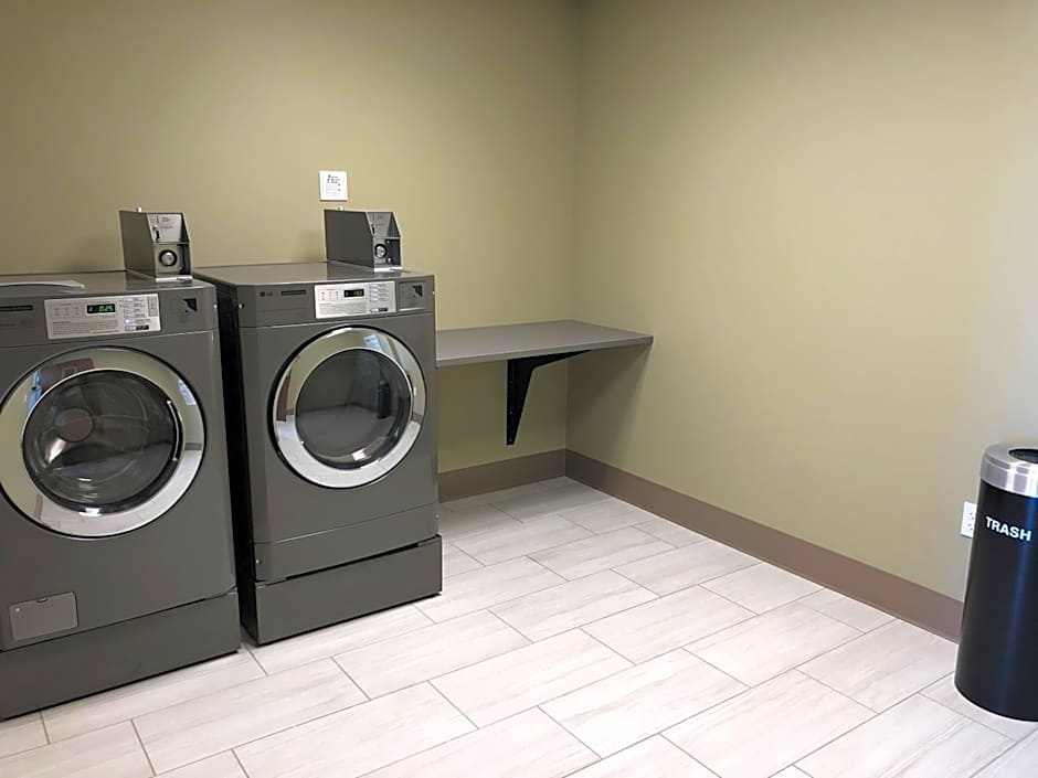 Holiday Inn Express And Suites Springfield North By IHG