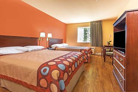 Queen Room with Two Queen Beds - Non-Smoking